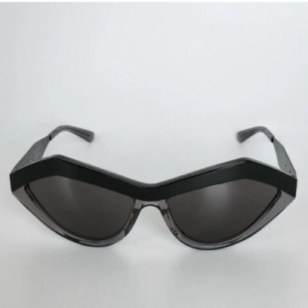 BOTTEGA VENETA Cat Eye Sunglasses BV1055S *Sold Out in Stores* Authentic! - Picture 2 of 12